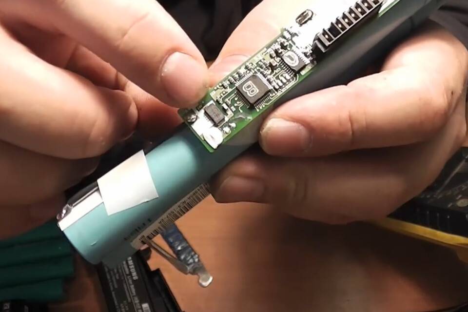 Ремонт аккумулятора ноутбука своими руками: инструкция