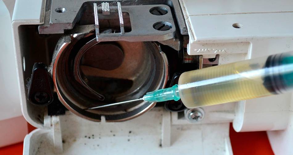 Уход за швейной машиной: как почистить и смазать