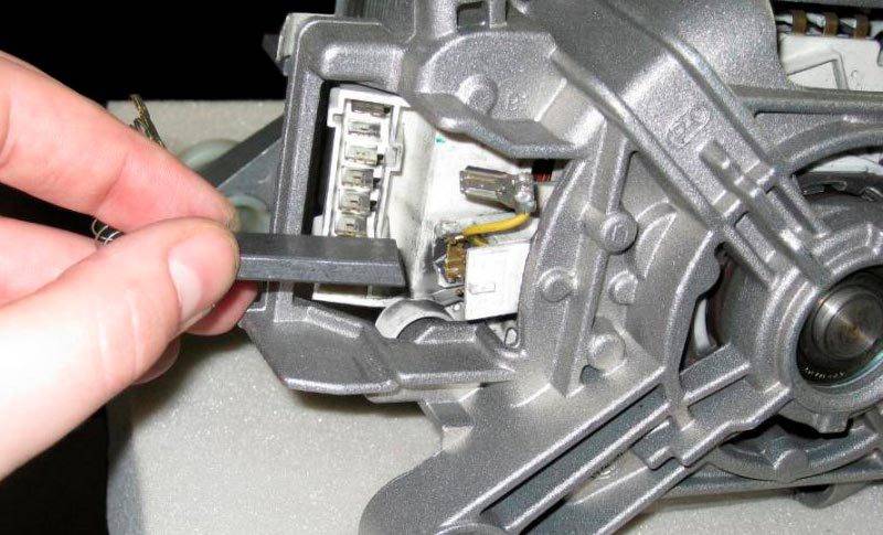 Как снять щетки с двигателя стиральной машины аристон
