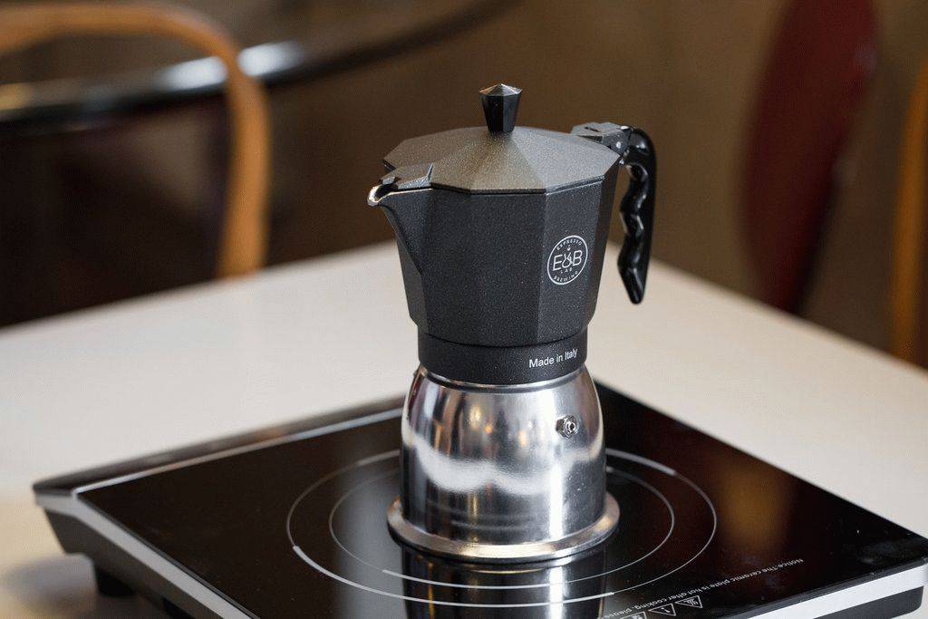 Топ-9 лучших гейзерных кофеварок для индукционной плиты на 2023 год в рейтинге zuzako