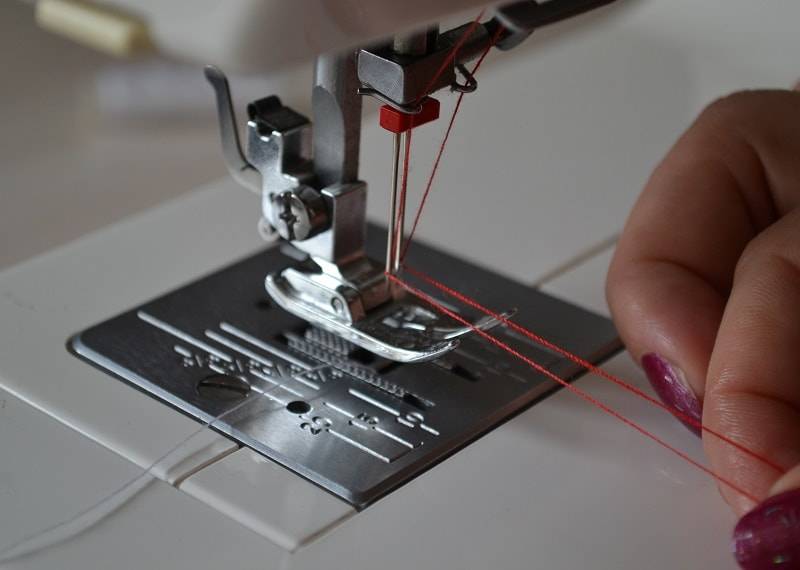 Как правильно выбрать иглы для швейных машин и какие им подходят