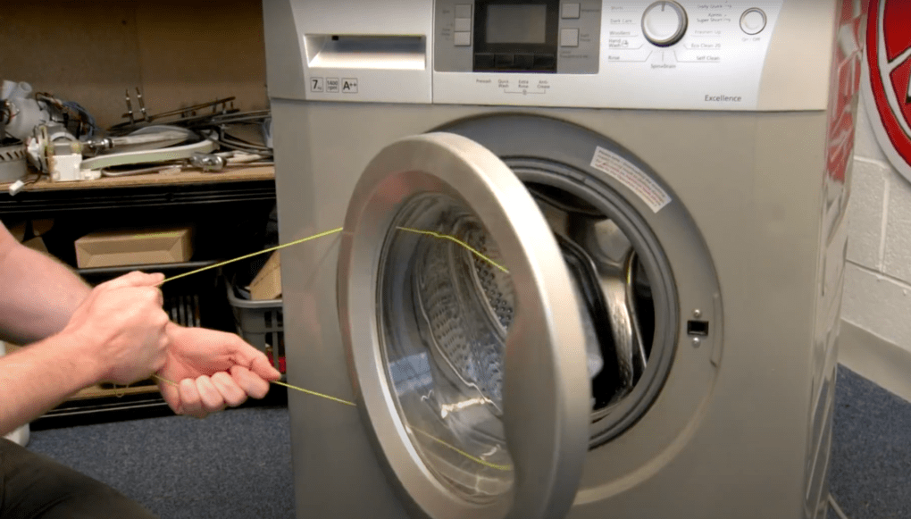 Можно ли самостоятельно открыть стиральную машинку, если она заблокирована