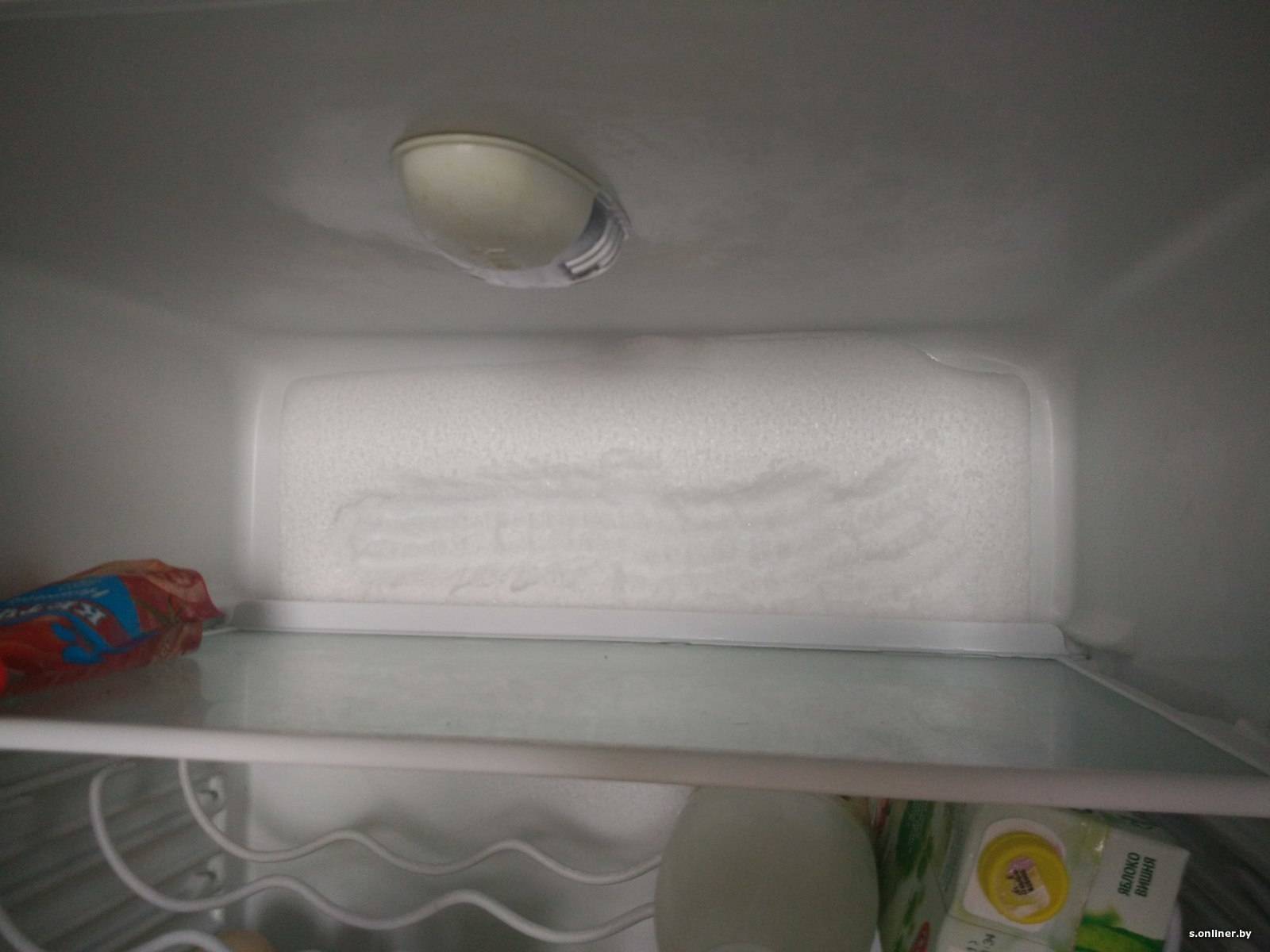 Лед на задней стенке холодильника? почему в холодильнике намерзает лед, что делать?