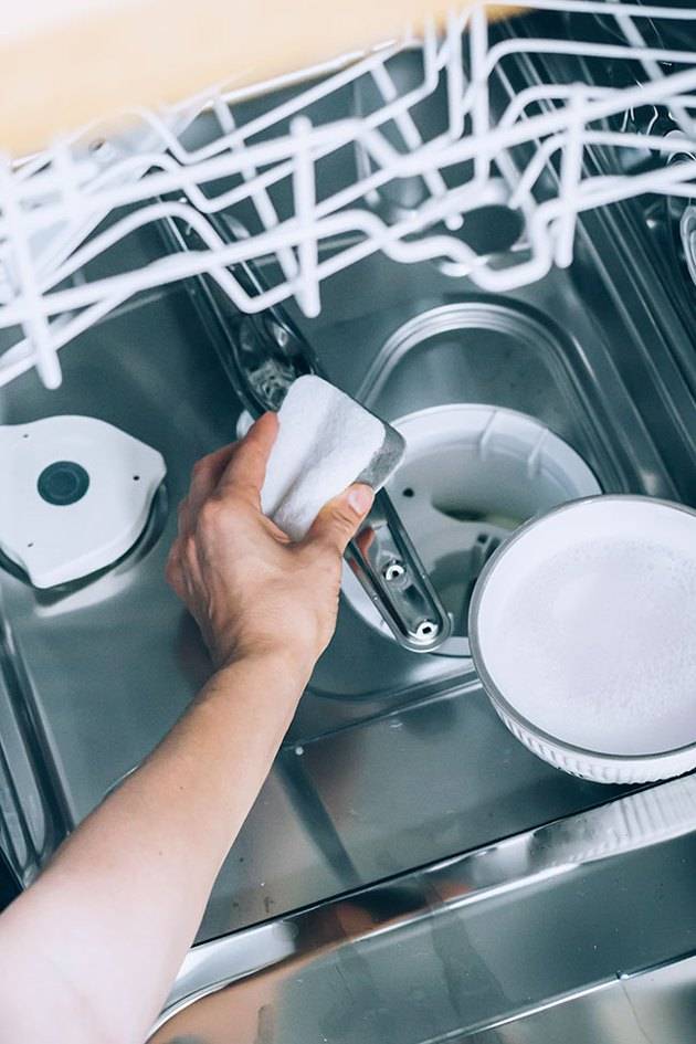 Что делать если посудомоечная машина плохо моет посуду — причины поломок