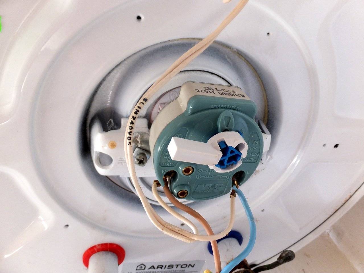 Как сделать ремонт водонагревателя аристон?