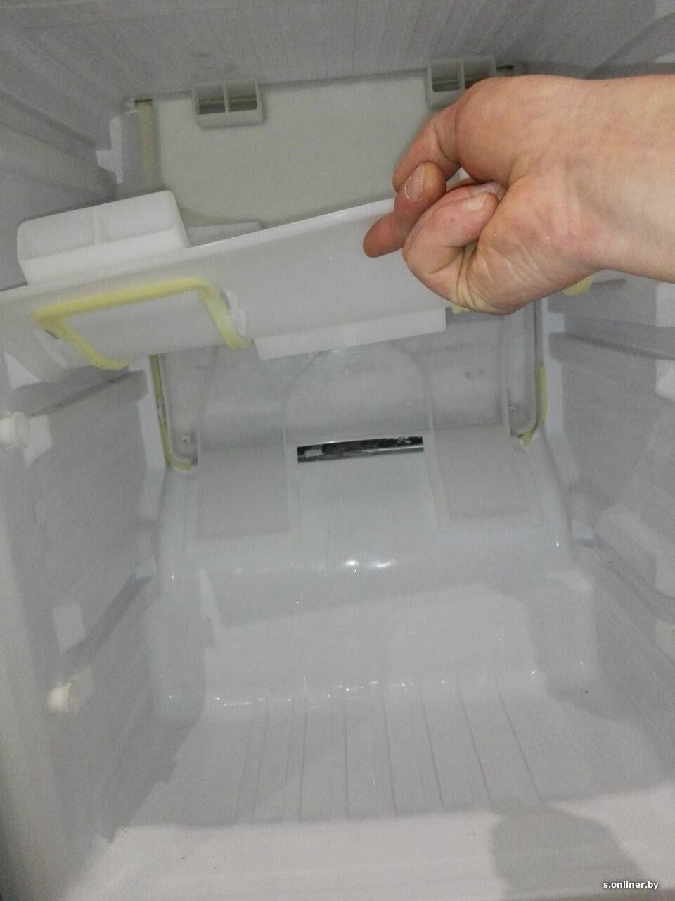 Как прочистить сливное отверстие в холодильнике, если оно забилось