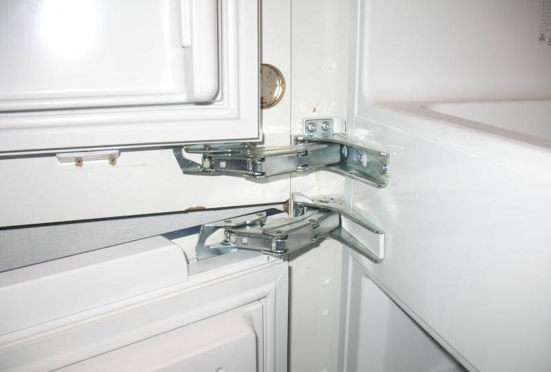Дверь холодильника не присасывается что делать - автотоп