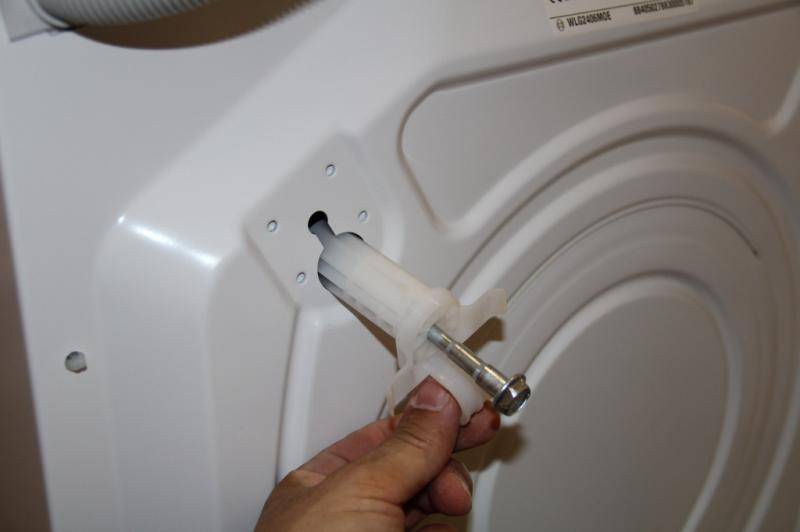 Транспортировочные болты на стиральной машине (20 фото) — как снять? где находятся на стиральной машинке? как выглядят? как поставить и чем заменить?