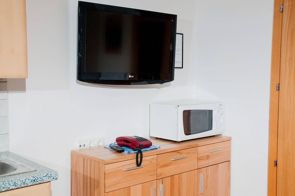 Можно ли ставить телевизор на микроволновку? опасное соседство: что произойдет с микроволновкой?