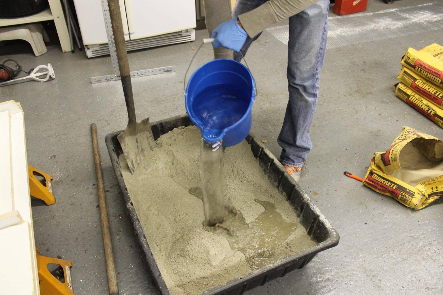 Как и чем отмыть бетономешалку от бетона?