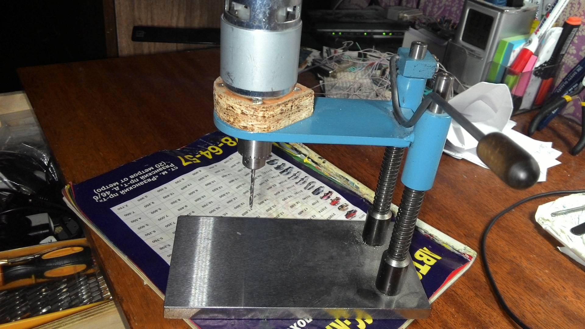 Как сделать мини дрель для печатных плат своими руками