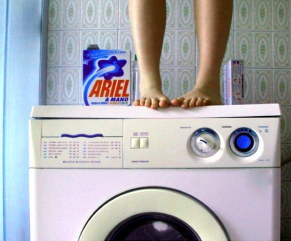 Почему прыгает стиральная машина при отжиме и что делать