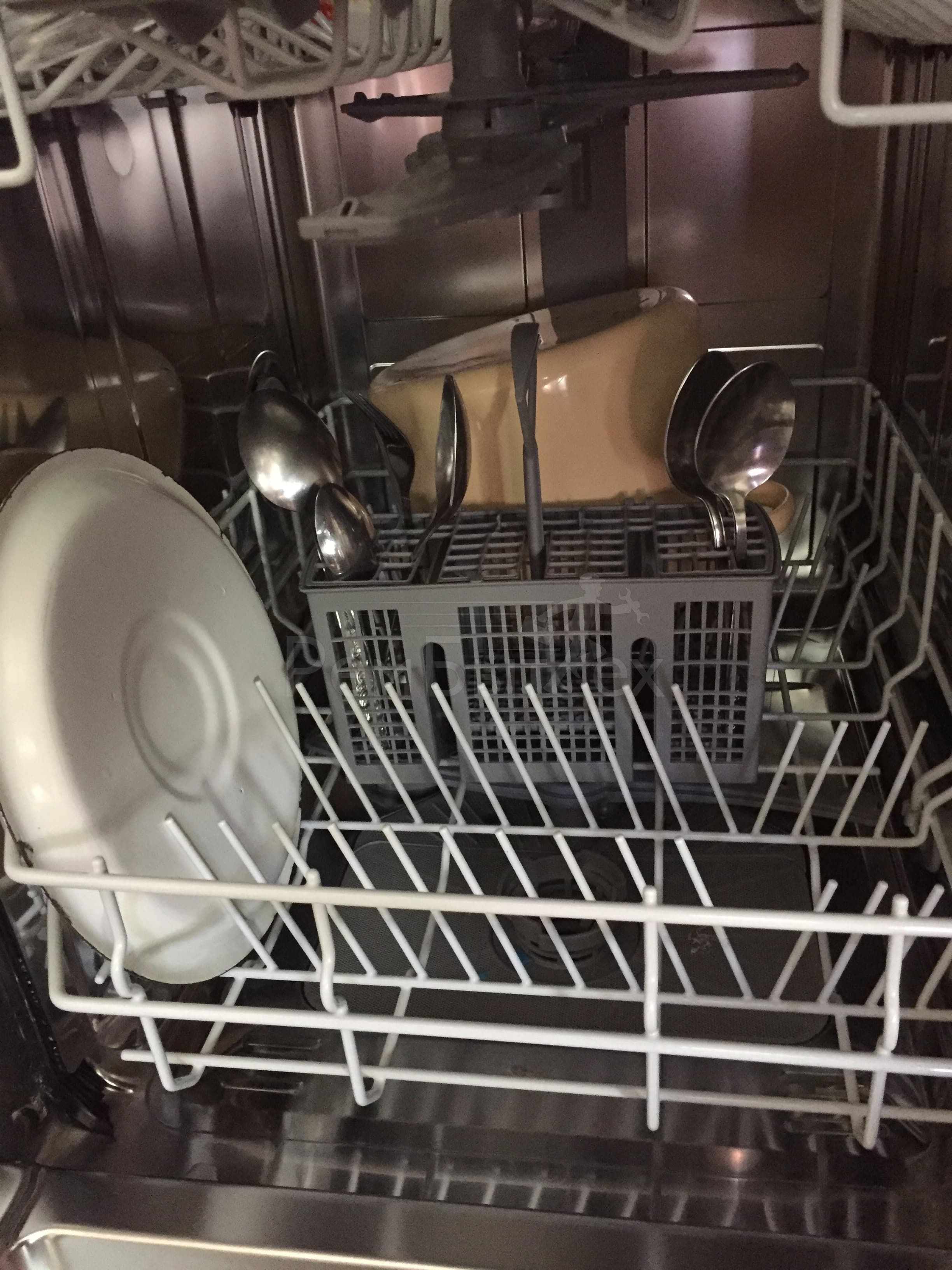 Посудомойка плохо моет посуду: причины неисправности, обзор решений