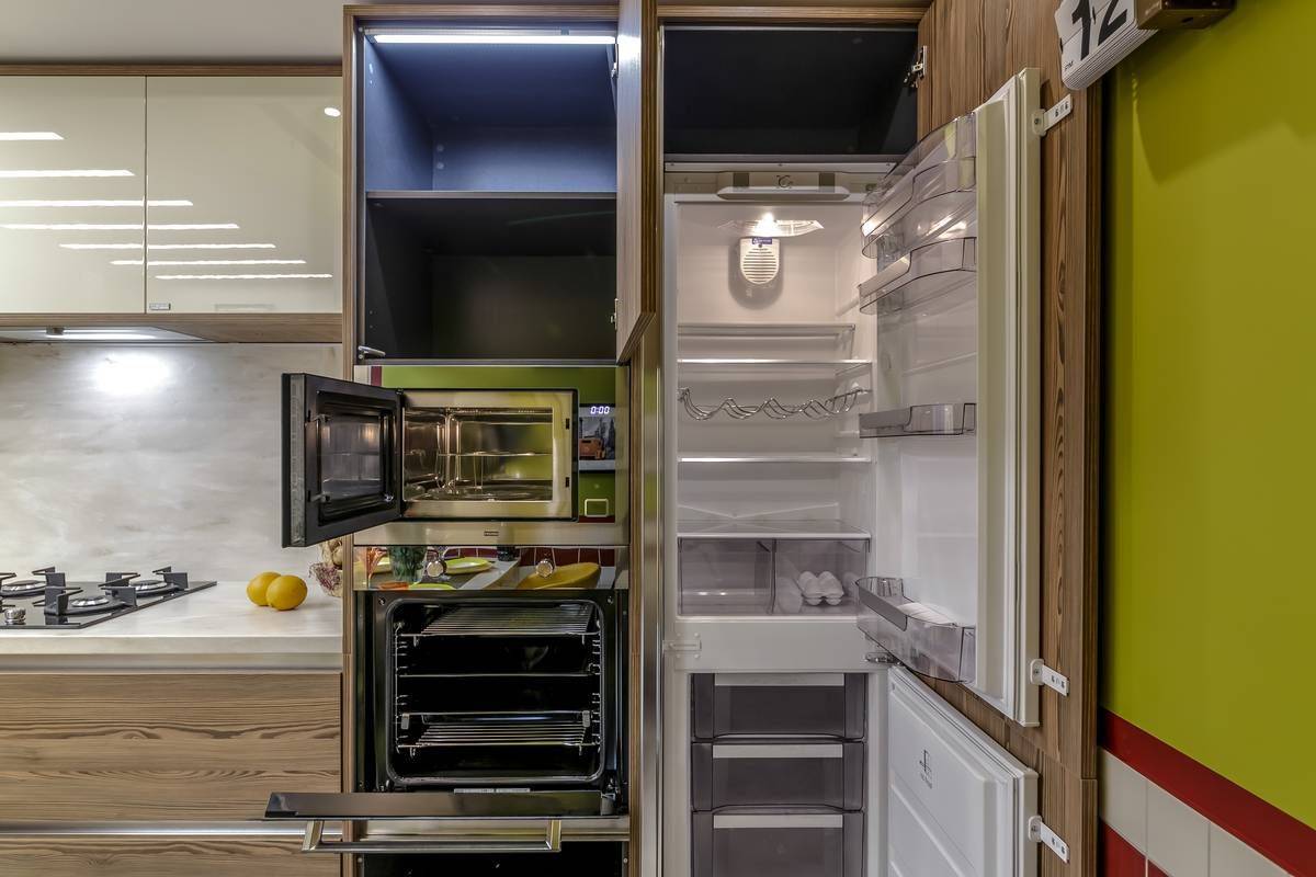 Встраиваемый холодильник или отдельностоящий? что предпочесть?