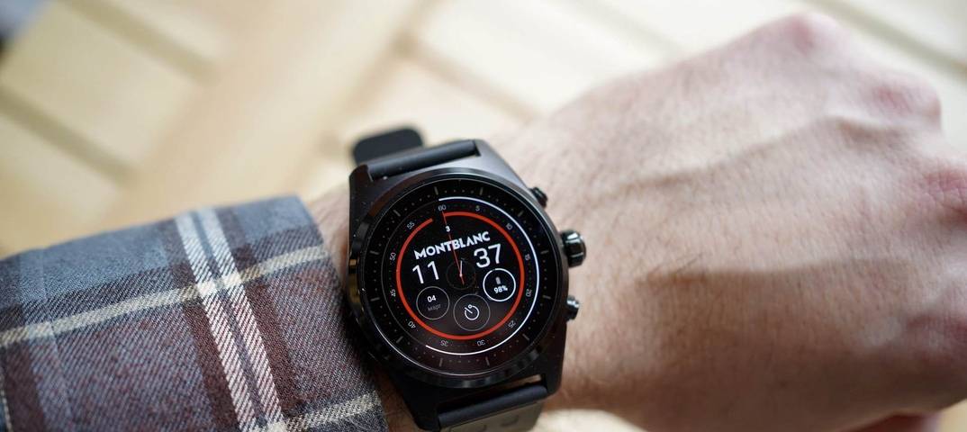 Смарт часы от премиального немецкого бренда montblanc -