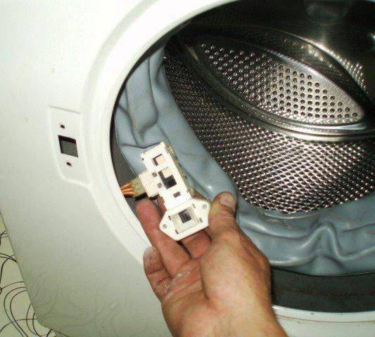 Причины скопления воды в барабане стиральной машины: советы по ремонту