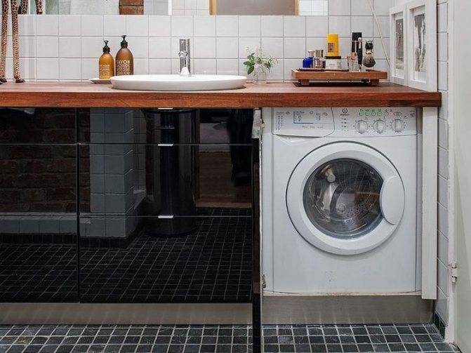 Встроенная стиральная машина на кухне и в ваной