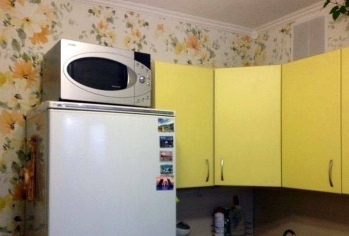 Почему не советуют размещать микроволновку рядом с холодильником – газета "право"