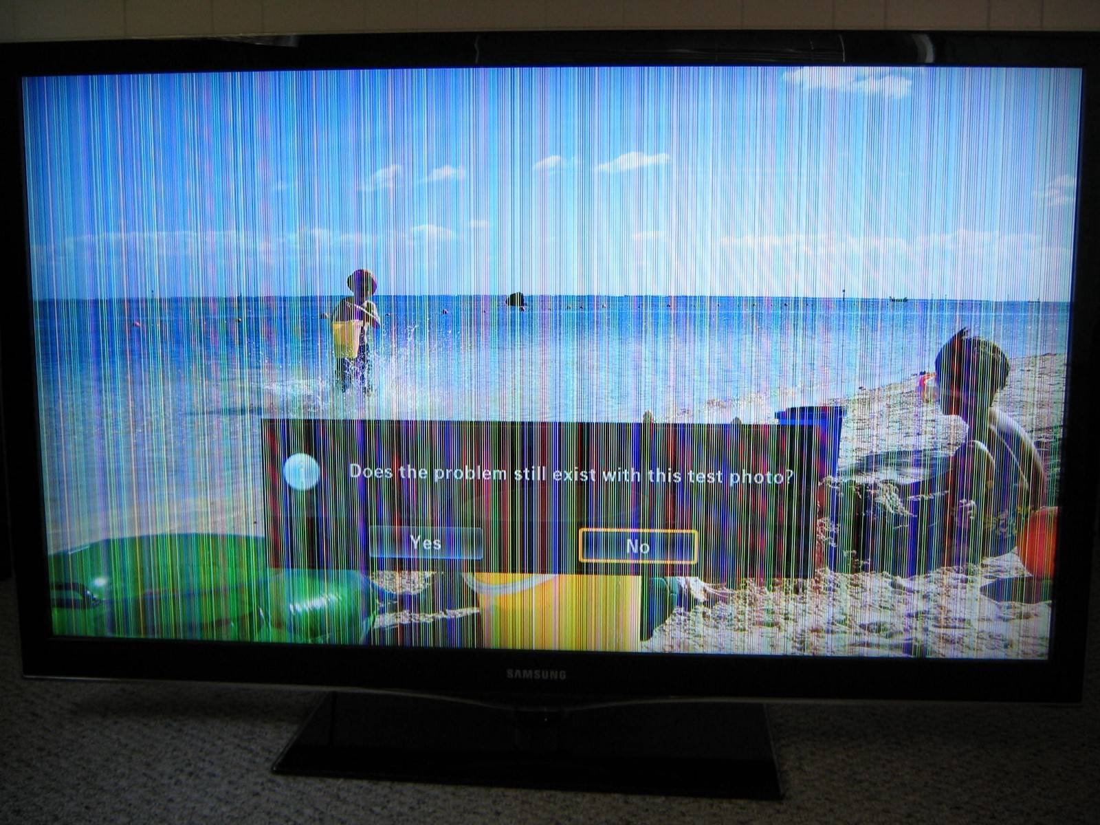 Как починить телевизор, если на экране появились горизонтальные или вертикальные полосы
