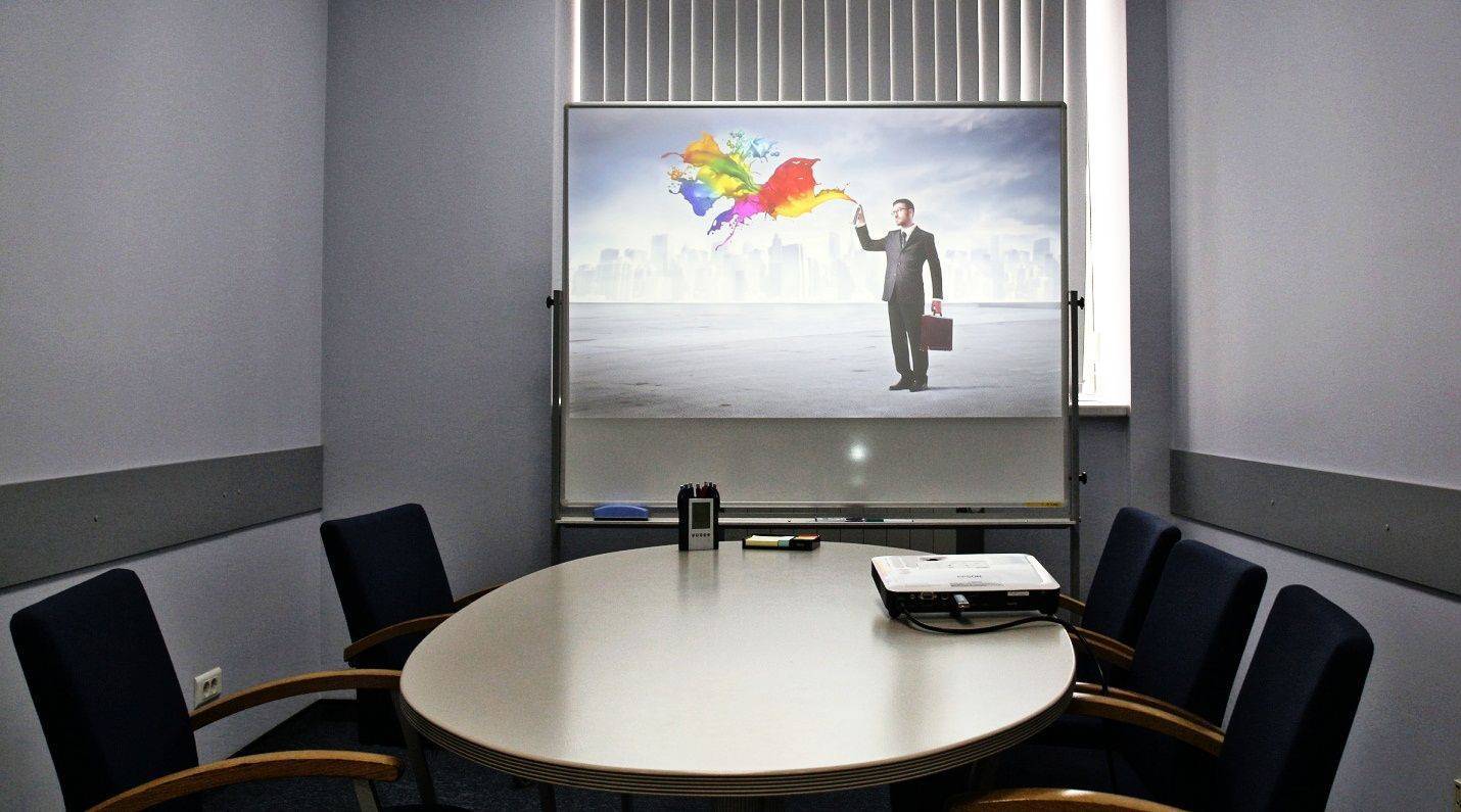 Как выбрать проектор для офиса, школы и проведения презентаций