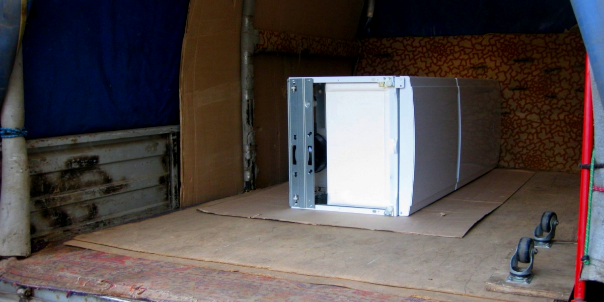 Можно ли перевозить холодильник лёжа: нюансы правильной транспортировки в  разрез требованиям производителей