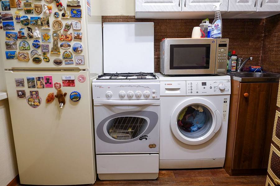 Можно ли ставить микроволновку на стиральную машину: возможные последствия