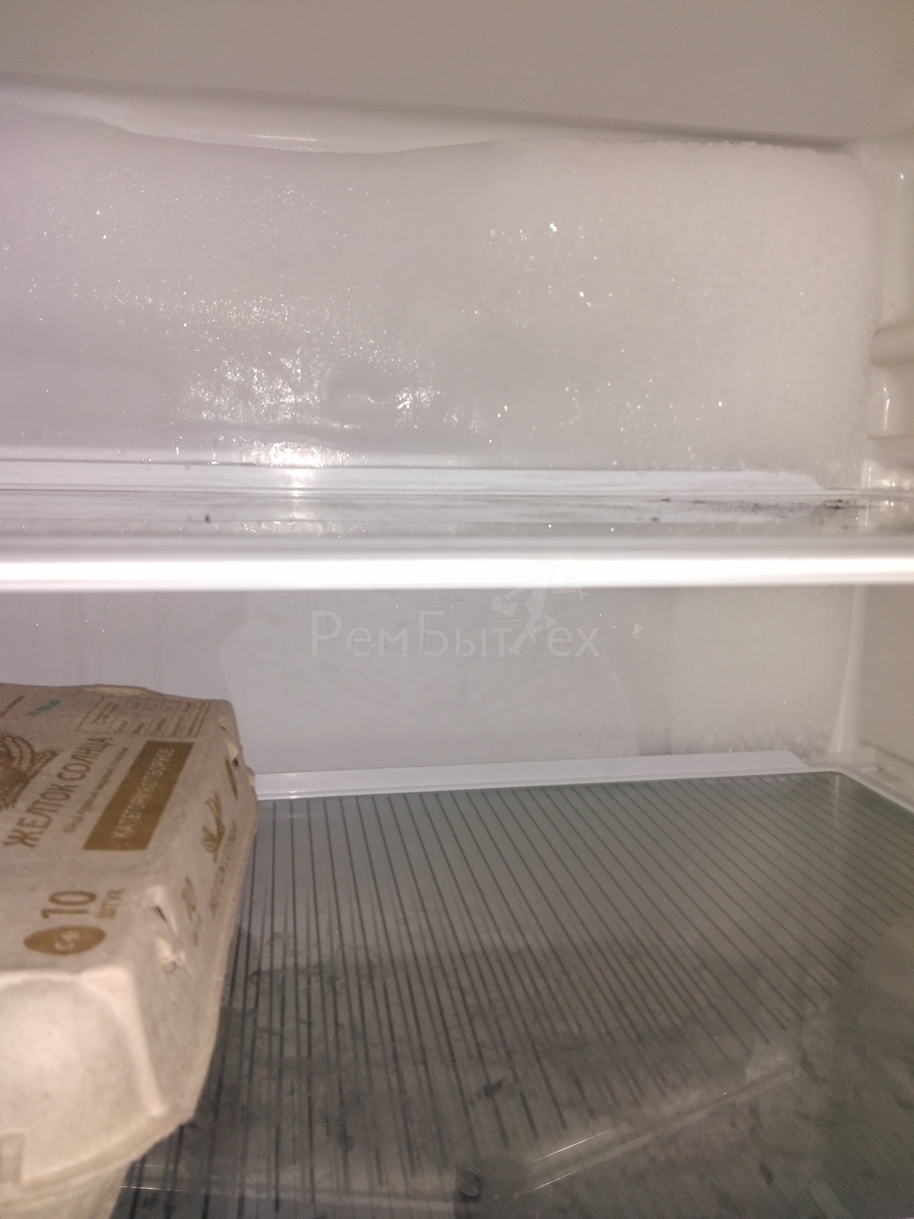 Причины намерзания льда на задней стенке холодильника: что делать