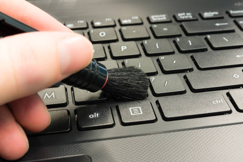Как почистить клавиатуру ноутбука в домашних условиях - советы