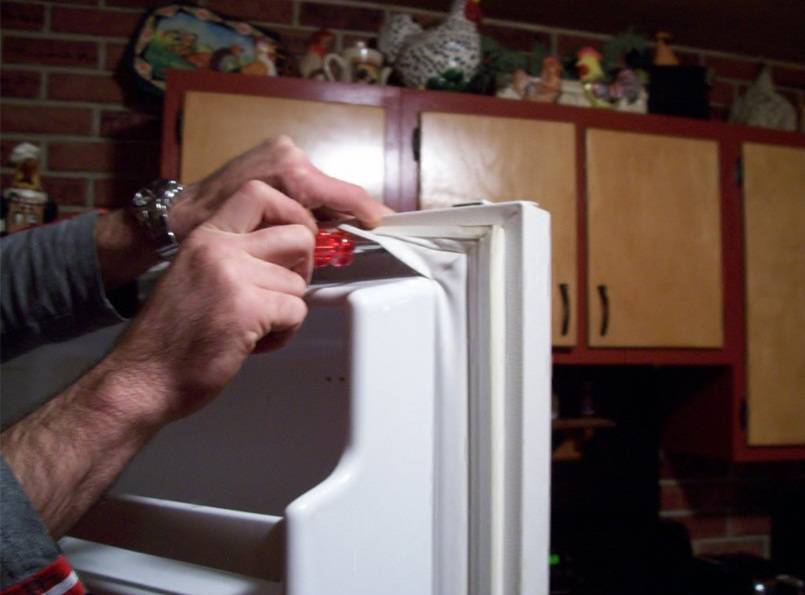 Как поменять уплотнительную резинку на двери холодильника в домашних условиях: причины поломки, этапы замены