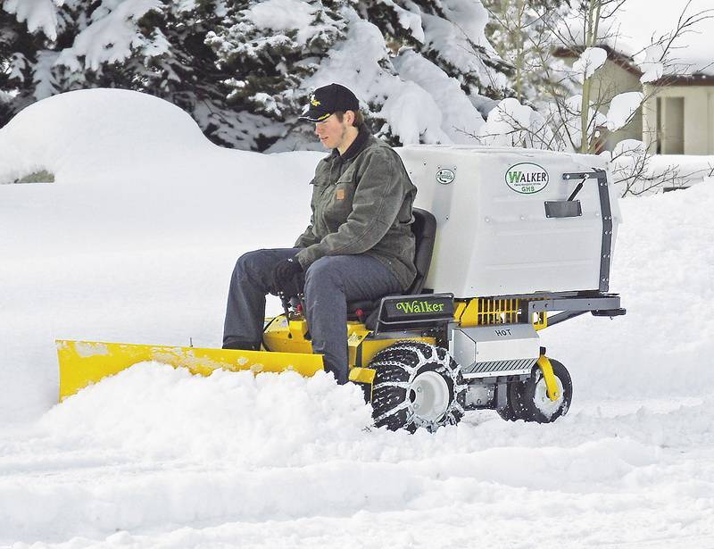 Минитрактор для уборки снега: как выбрать снегоуборщик для чистки территории