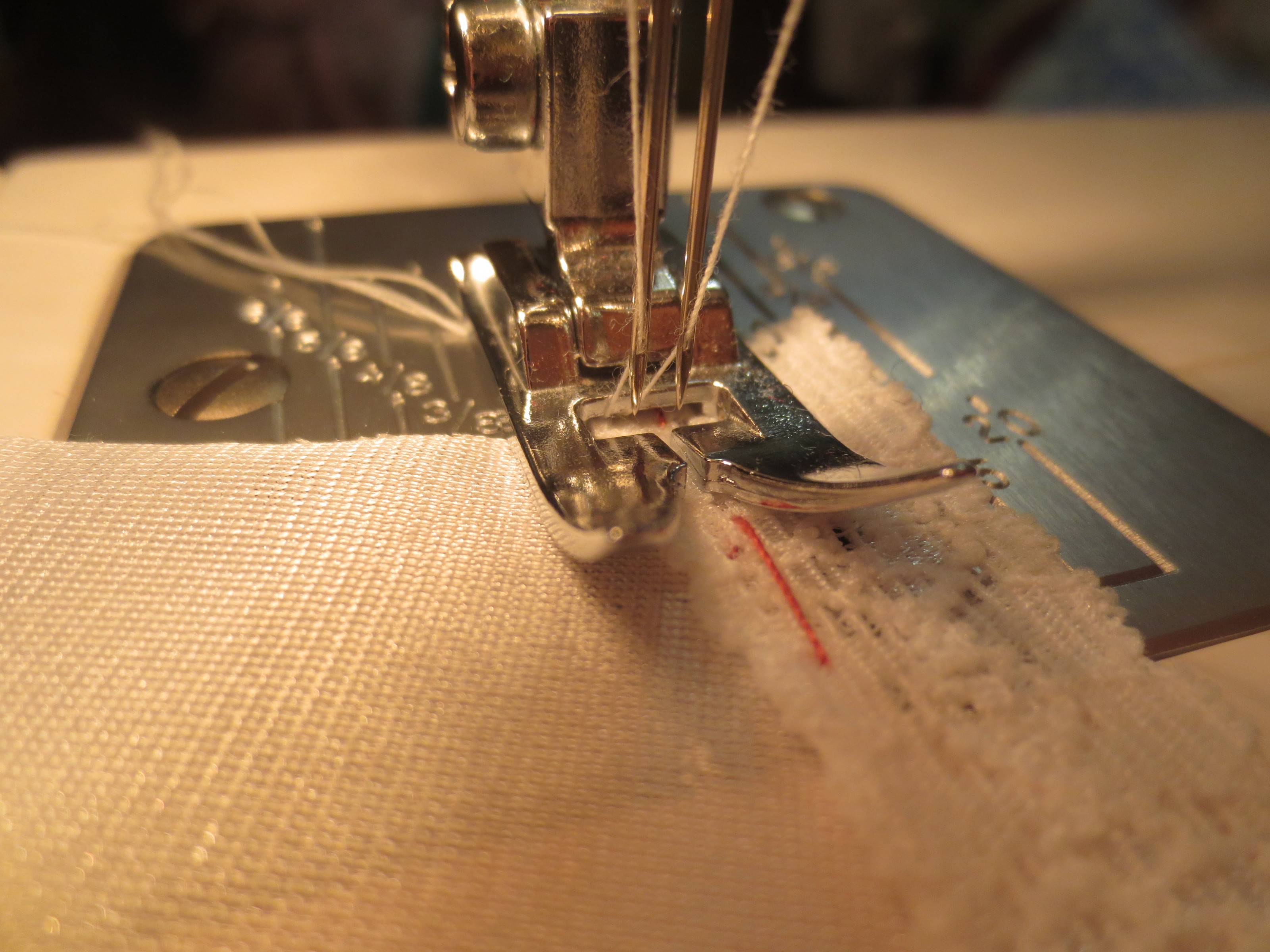 Способы применения двойных игл для швейной машинки | сообщество «шитье и кружево»