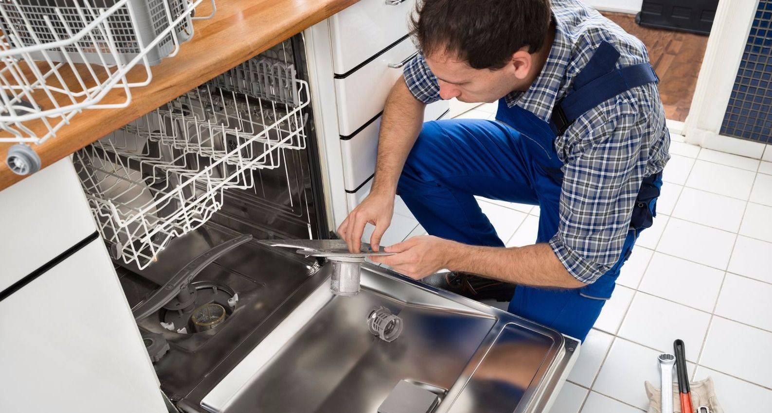 Почему посудомоечная машина бьет током и что делать