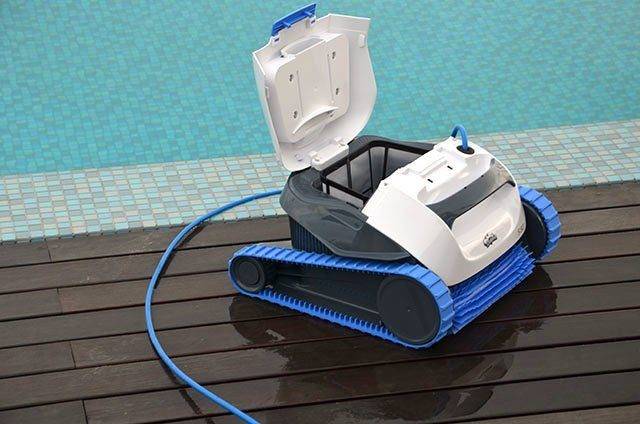 Популярные роботы-пылесосы для чистки бассейнов
