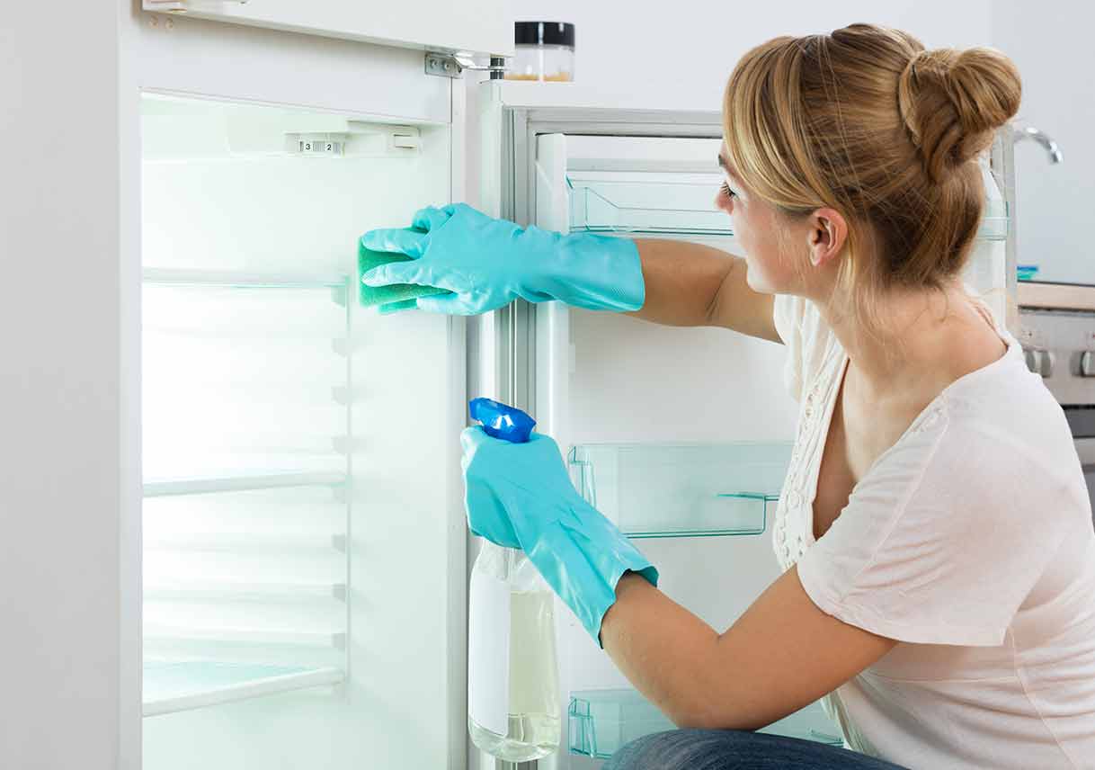 Чем мыть новый холодильник внутри и нужно ли это делать перед включением?