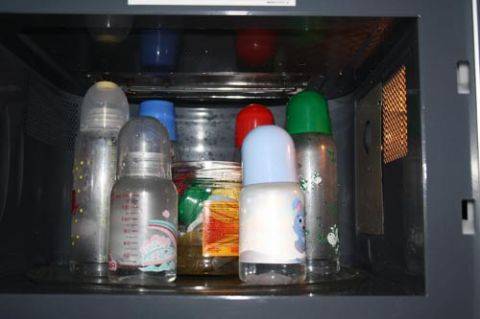 Как стерилизовать детские бутылочки в микроволновке, мультиварке или кипятком