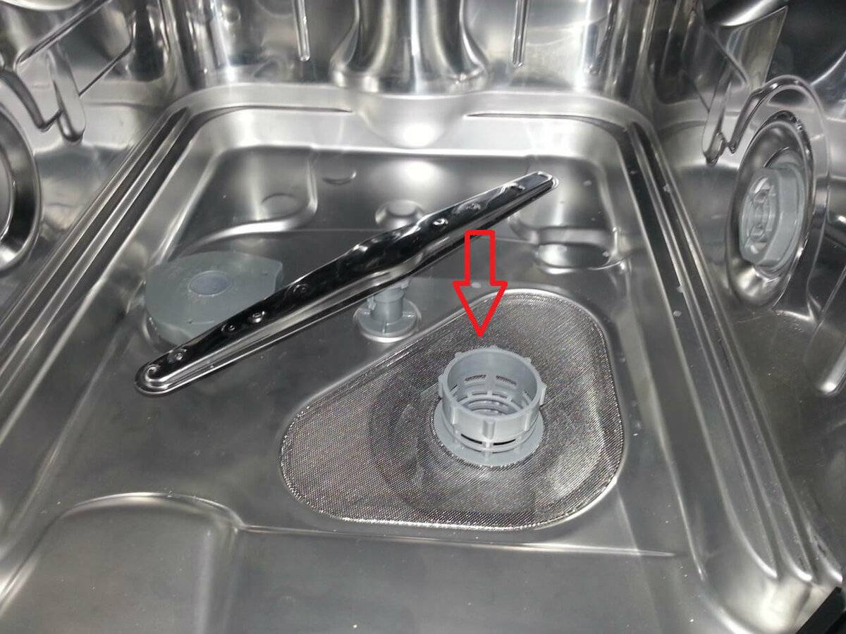 Посудомоечная машина постоянно сливает воду: что делать