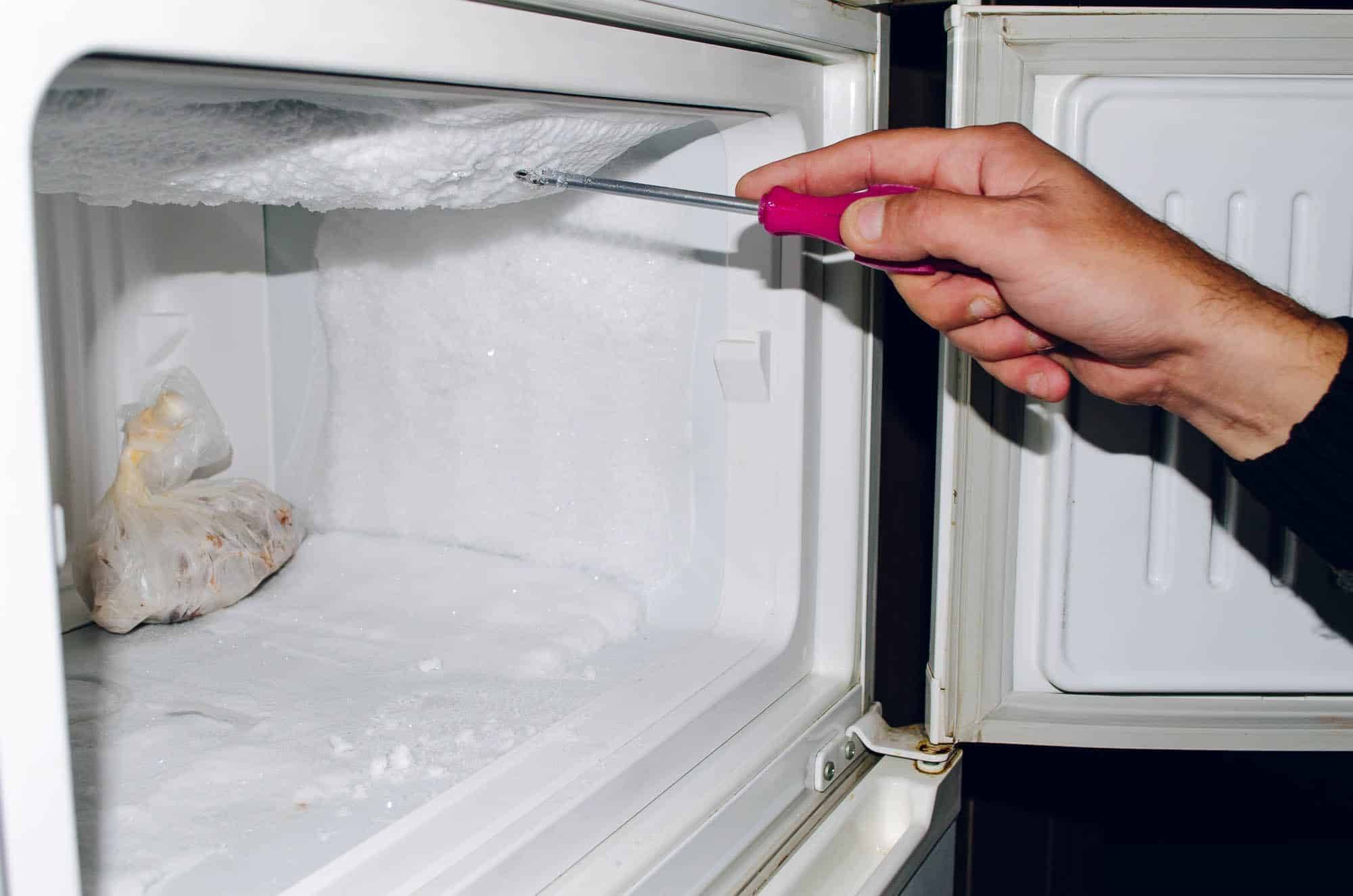 Как быстро и правильно разморозить морозильную камеру