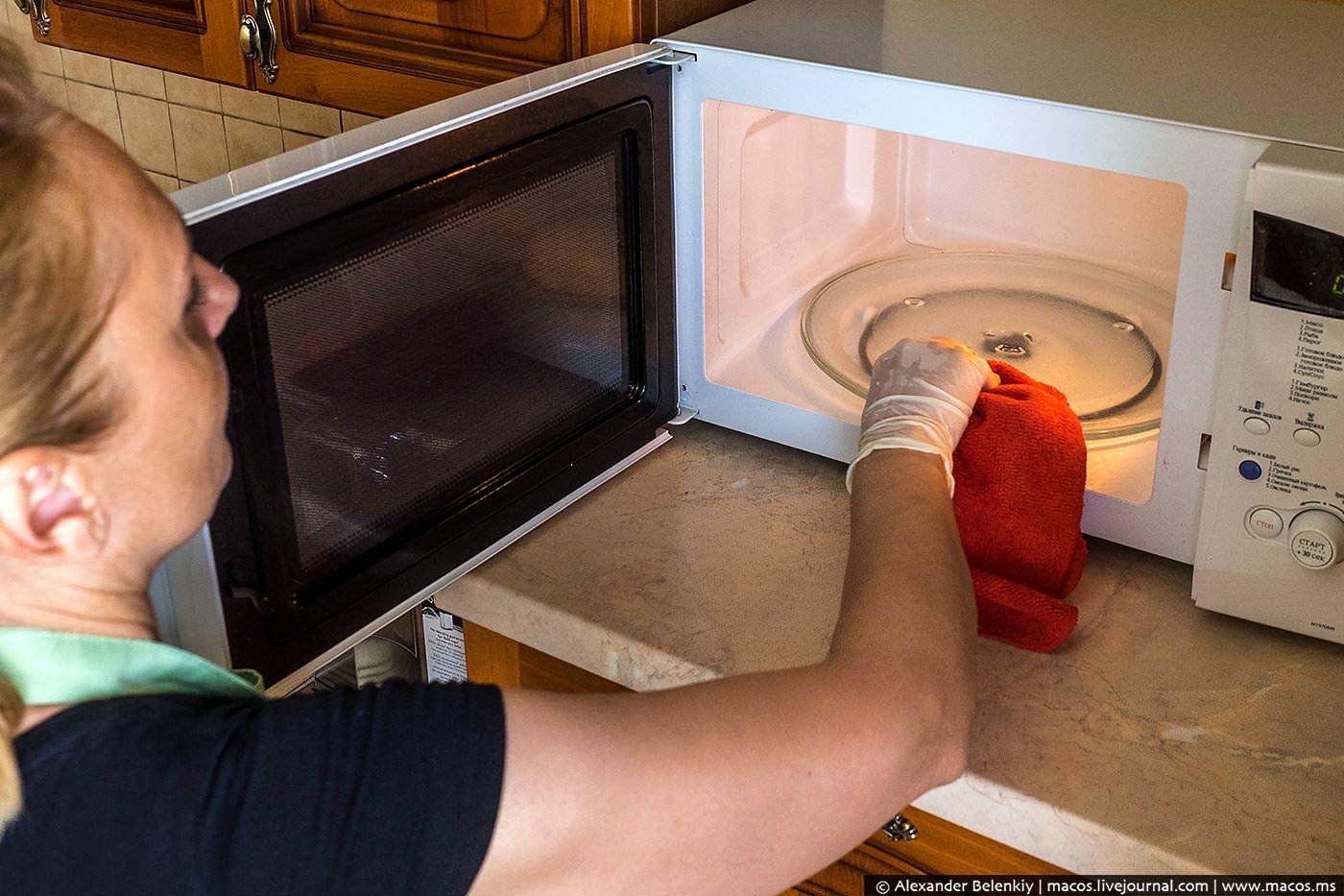 Как убрать запах гари из микроволновки в домашних условиях: эффективные методы и средства