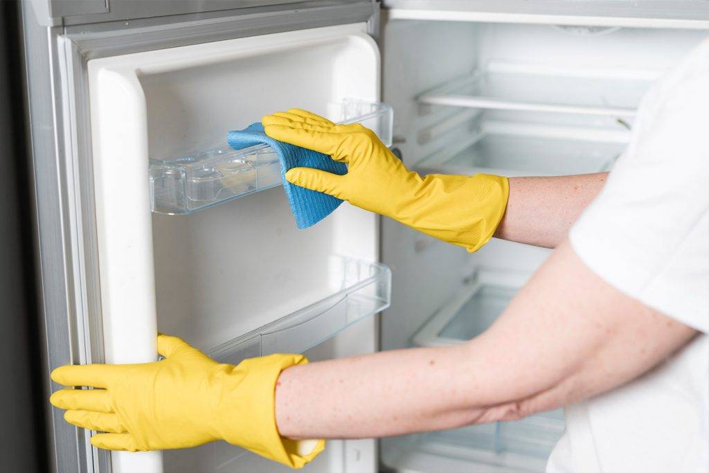 Чем и как мыть новый холодильник?