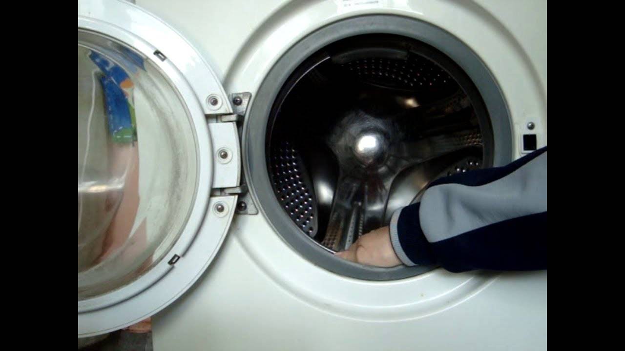 Почему сильно стучит барабан в стиральной машине при отжиме, что делать