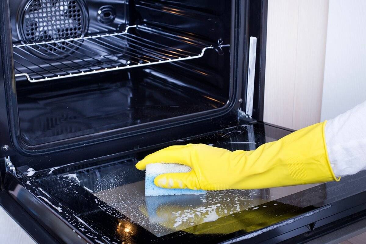 Как быстро и эффективно очистить духовку от жира и нагара