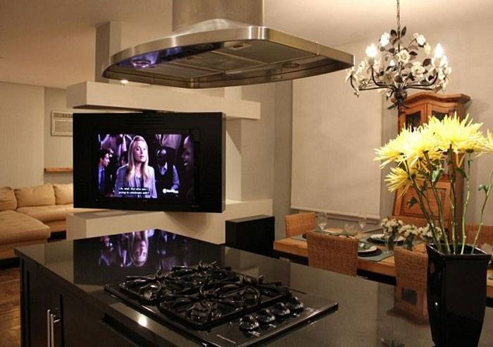 Какой телевизор лучше выбрать на кухню