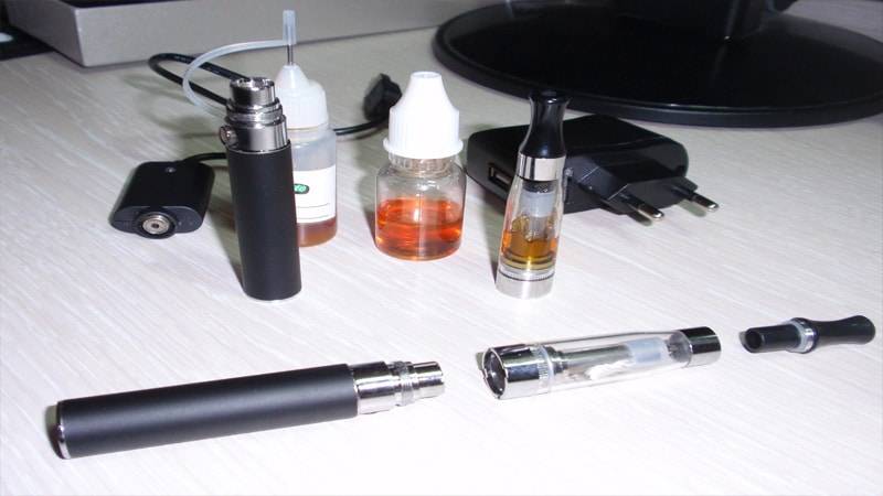 Заправляем жидкость в электронную сигарету в первый раз