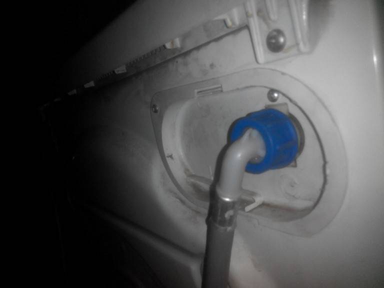 Почему в лотке стиральной машины остается порошок после стирки