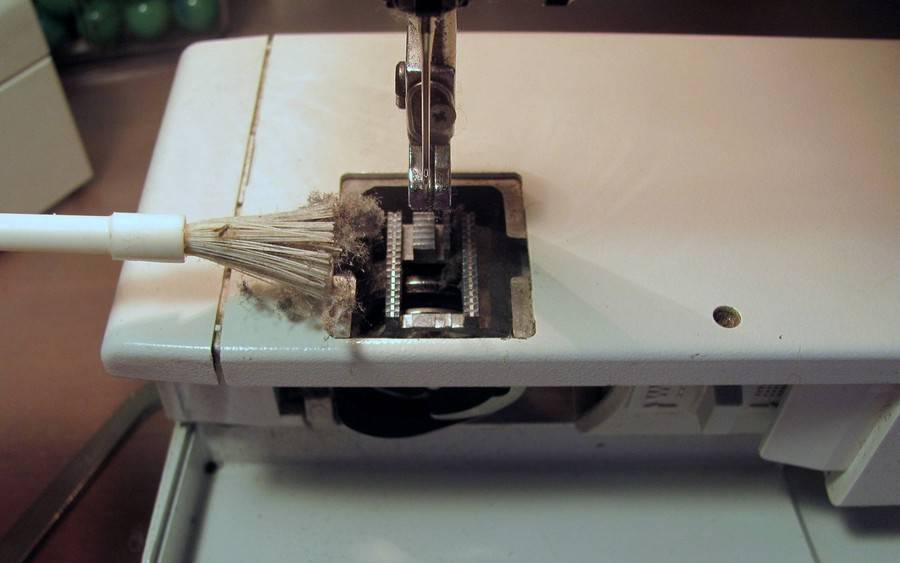 Как смазать швейную машинку janome?
