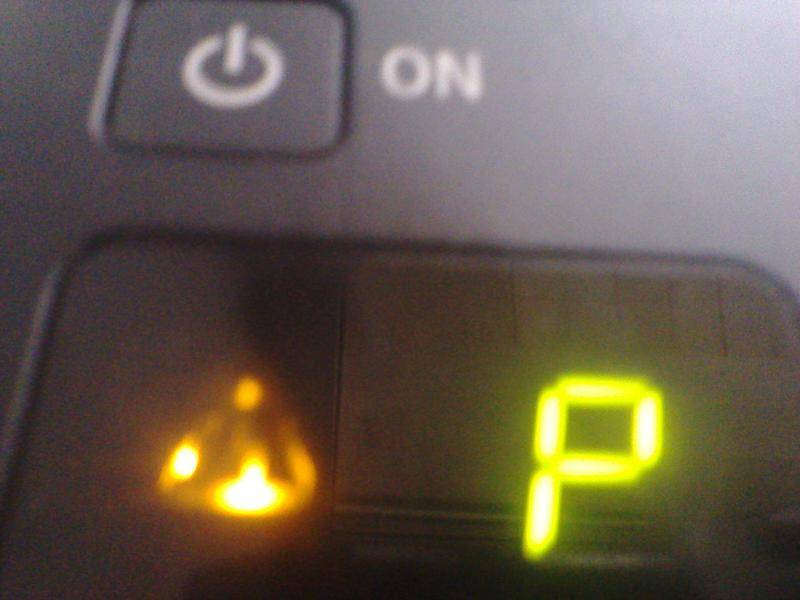 Принтер kyocera не печатает: горит кнопка "внимание"