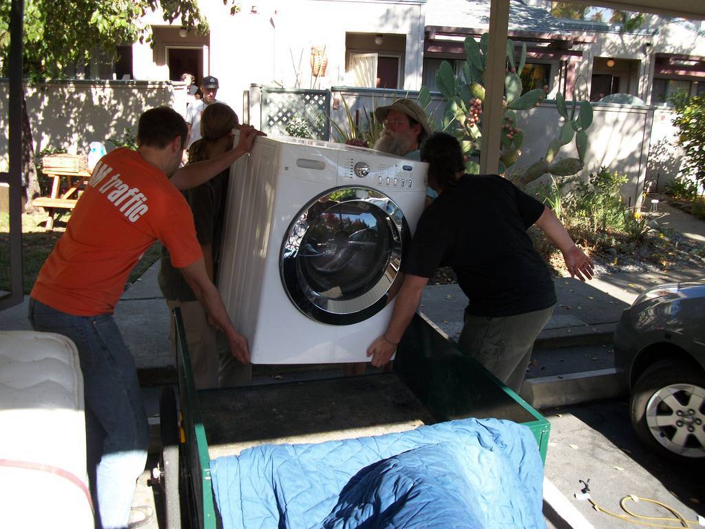 Как правильно перевозить стиральную машину