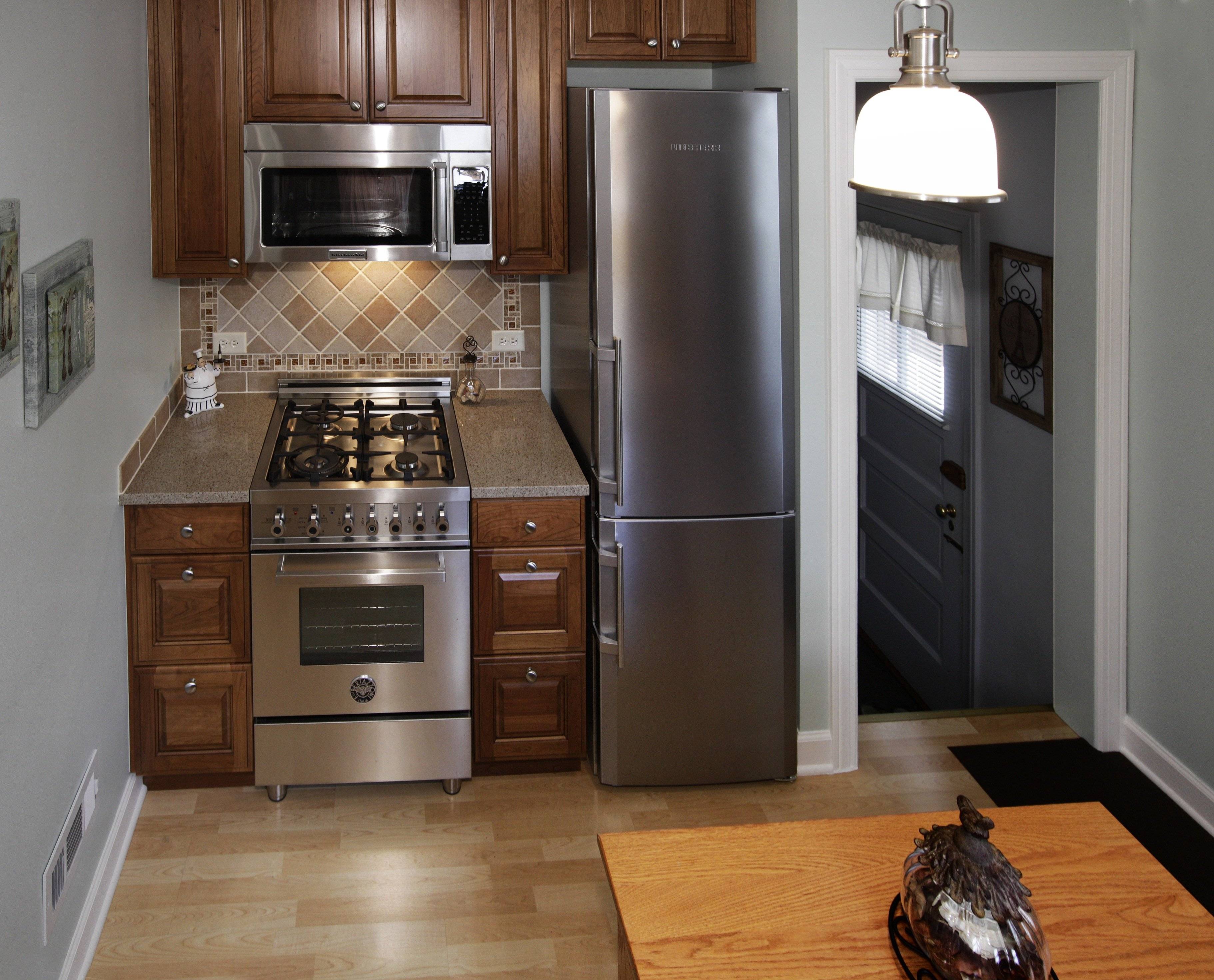 Встраиваемые холодильники на кухню: правила выбора, размеры агрегатов, монтаж своими руками