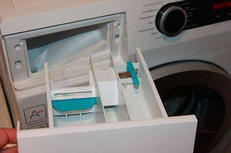 Для чего я кладу стиральный порошок сразу в машинку, а не в лоток