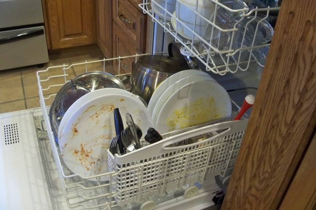 Что делать, если посудомоечная машина плохо отмывает посуду?